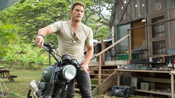 Jurassic-World-Chris-Pratt-Motorcycle