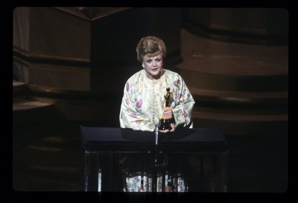1985 - Arriva il Golden Globe come Miglior attrice protagonista in un telefilm