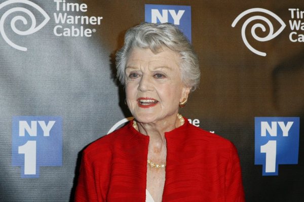 2012 - Ancora in rosso, e sempre con indosso le sue perle, alla celebrazione del ventesimo anniversario della New York Public Library